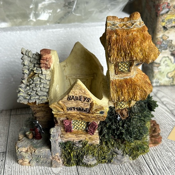 Premiere Edition Boyds Bearly Built Villages Baileys Cozy Cottage New - Picture 3 of 7